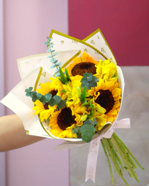 Ramo 4 Girasoles con Astromelias Amarillas